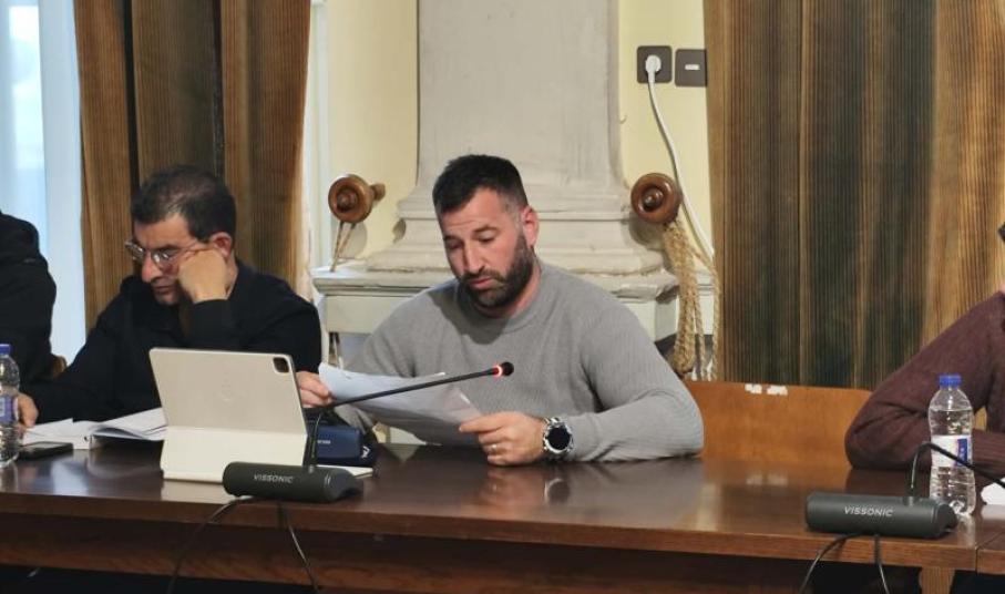 Γιάννης Βουτσίνος