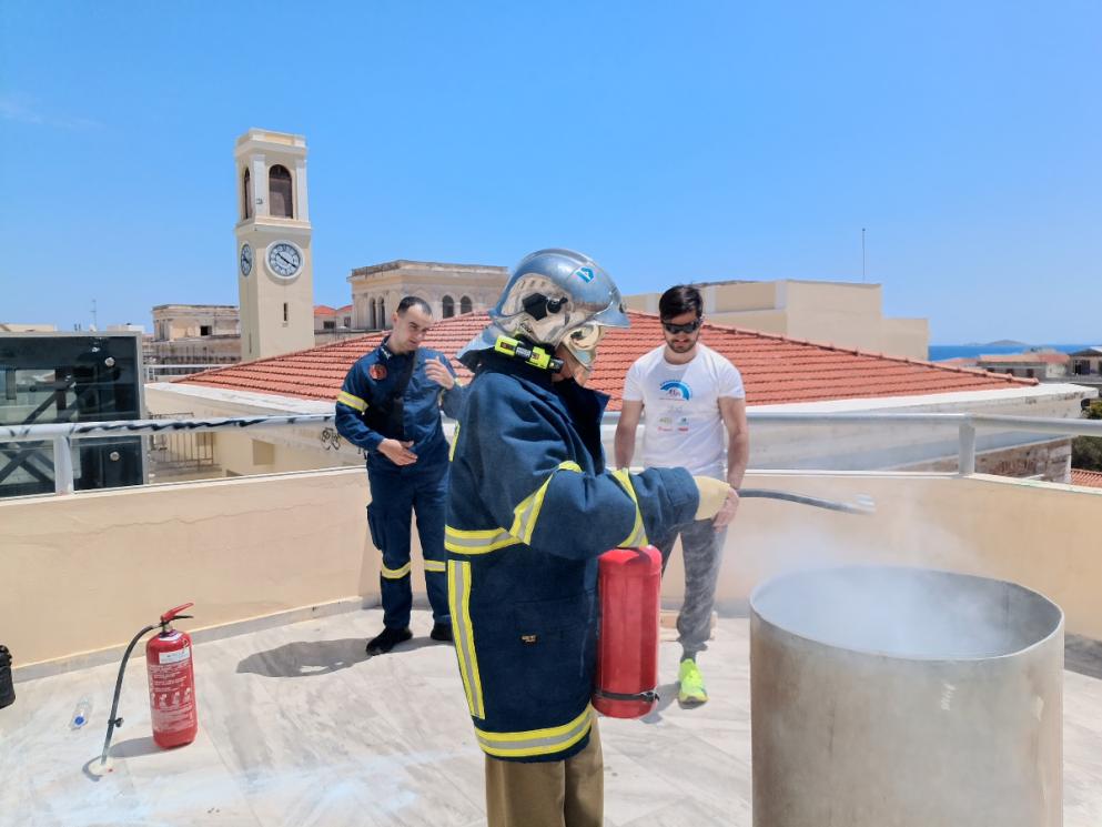 Εκπαιδευτική δράση πυρασφάλειας στην Πανεπιστημιακή Μονάδα Σύρου σε συνεργασία με την Πυροσβεστική Υπηρεσία