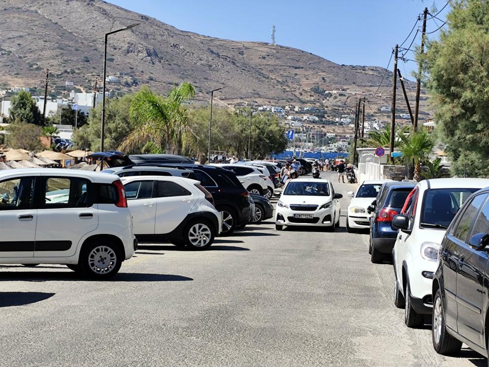 Λείπουν χώροι στάθμευσης και μονοδρομήσεις στα χωριά 