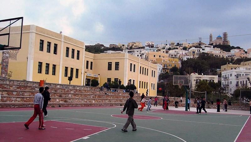 “Ακτινογραφία” για επισκευές και συντηρήσεις στα σχολεία της Σύρου 