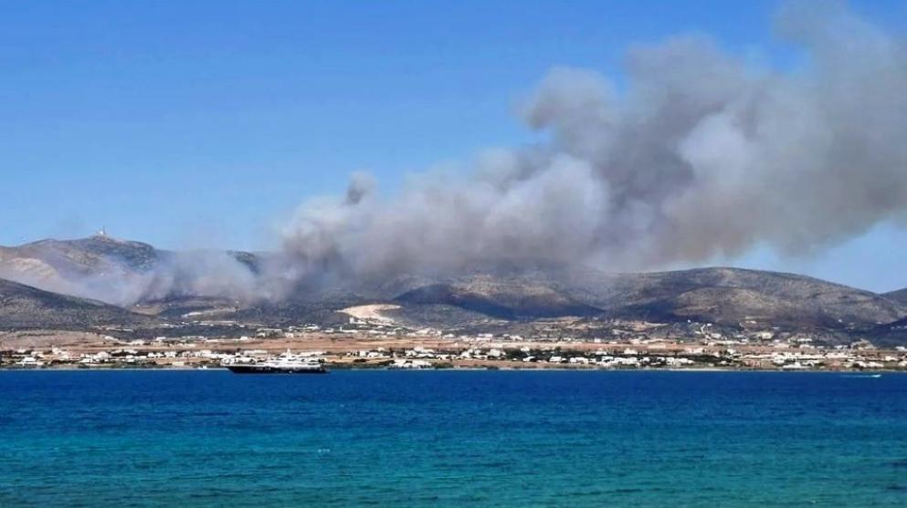 Εντολή για εκκένωση περιοχών από τη φωτιά στην Πάρο