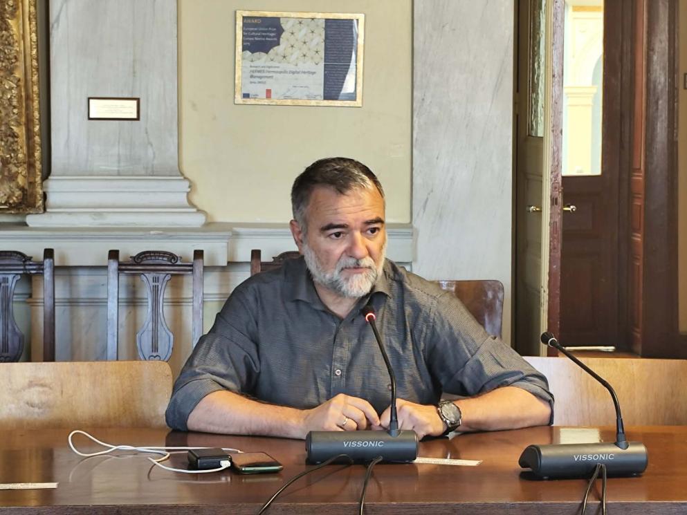 Σύρος: Ανεξαρτητοποιήθηκε από τη μείζονα αντιπολίτευση ο Γιάννης Βρούτσης