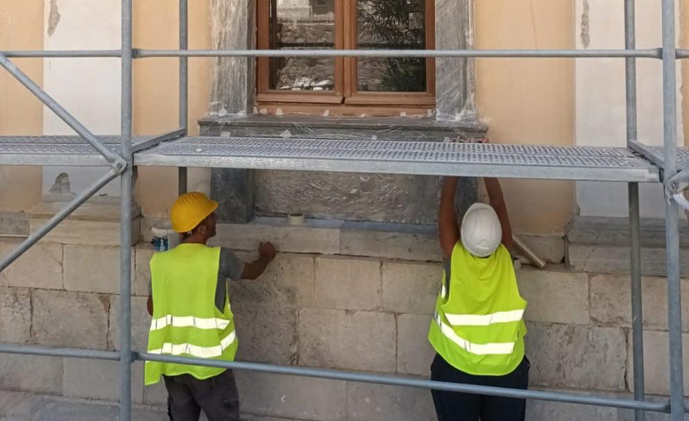 Στενεύει το περιθώριο για την εργολαβία των όψεων 
