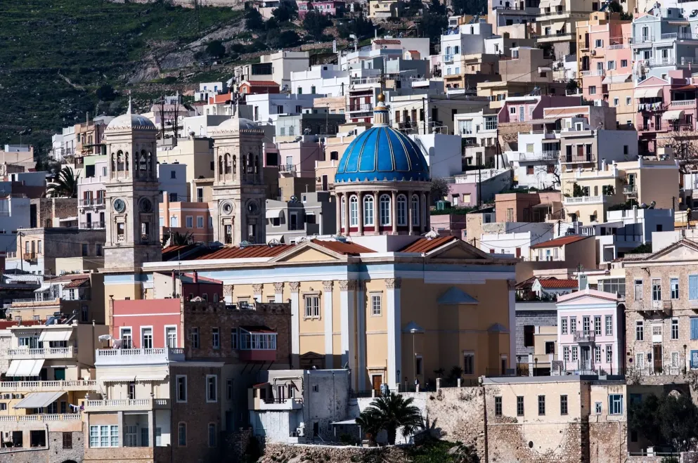 Τα νεοκλασικά της Σύρου εκπέμπουν ακόμη SOS
