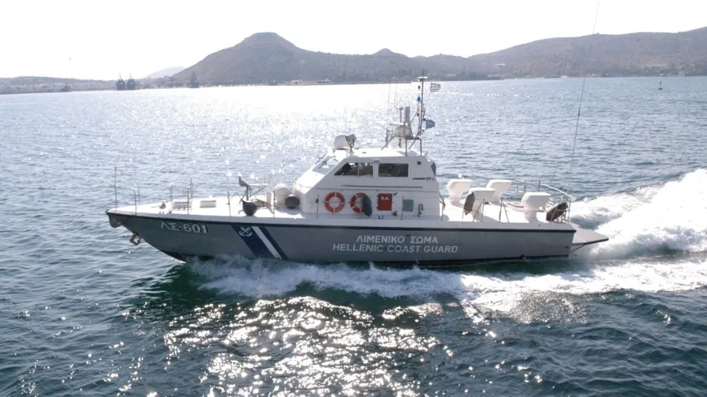 Άνδρος: Εντοπίστηκαν 25 αλλοδαποί στην παραλία Ρόζου