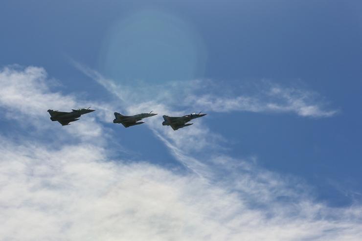 Αιγαίο: Τέσσερις παραβάσεις και δύο παραβιάσεις από τουρκικά μαχητικά την Τετάρτη