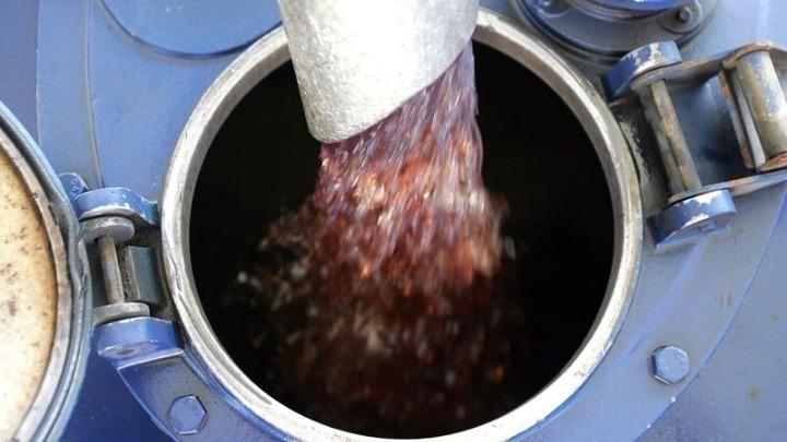 Η γαλλική κυβέρνηση επιχειρεί να καθησυχάσει την κοινή γνώμη της χώρας σχετικά με τα καύσιμα