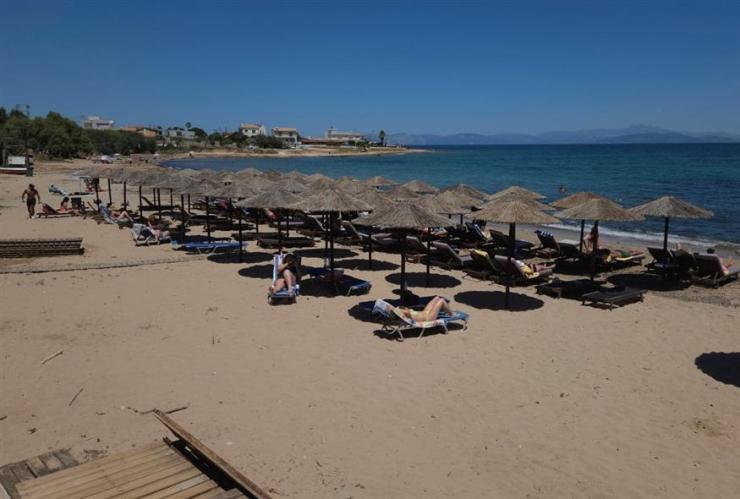 Ακριβό μου καλοκαίρι: Είδος πολυτελείας οι διακοπές στα νησιά αλλά και οι βουτιές στην Αττική