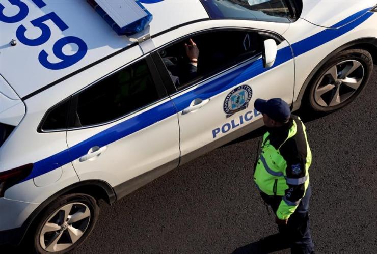 Πάτρα: Βγήκε στον δρόμο και άρχισε να πυροβολεί για πλάκα