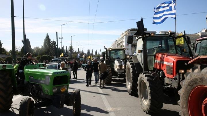 Καλοκαιρινά μπλόκα σε όλη την Ελλάδα σχεδιάζουν οι αγρότες