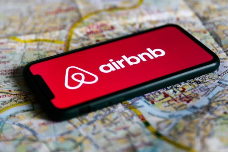 Ακριβαίνει το ελληνικό καλοκαίρι και για τα Airbnb