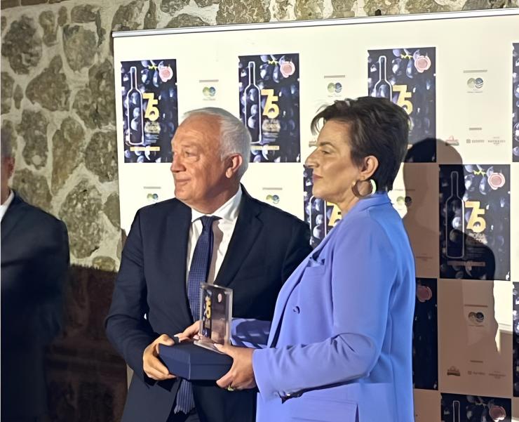 Για τη διαχρονική στήριξή του στον αμπελοοινικό κλάδο