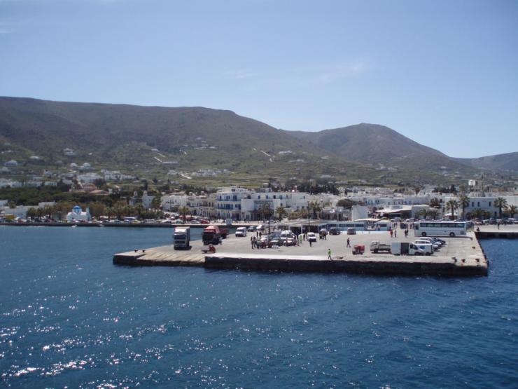 Πάρος: Πρόσκρουση επιβατηγού πλοίου στο λιμάνι