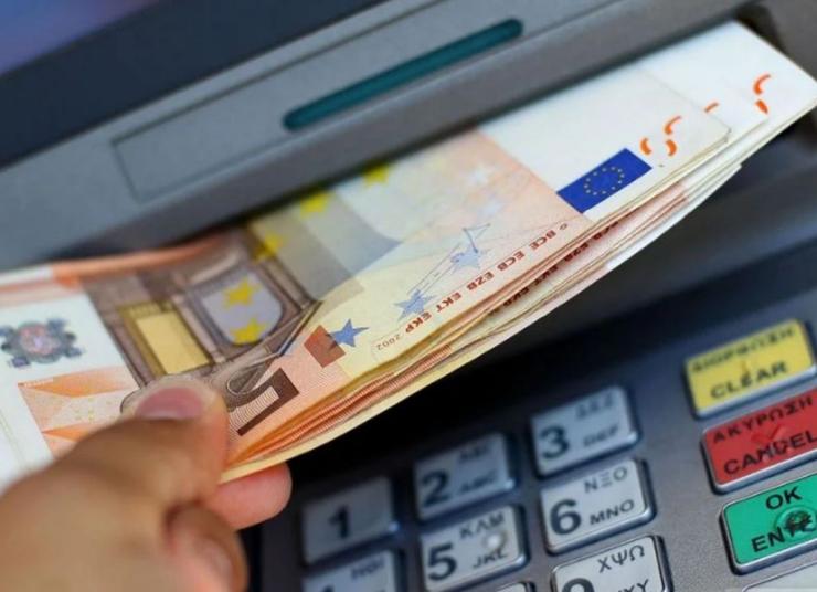 Ενίσχυση 300 ευρώ και σε χήρες άνω των 60 ετών