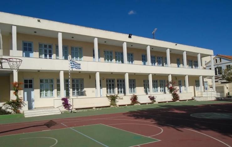 Αναβαθμίζονται ενεργειακά το Γυμνάσιο και τα Λύκεια της Τήνου