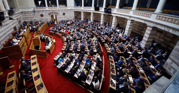 Συνταγματική Αναθεώρηση: Μετωπική σύγκρουση και βαθύ χάσμα κυβέρνησης – αντιπολίτευσης 