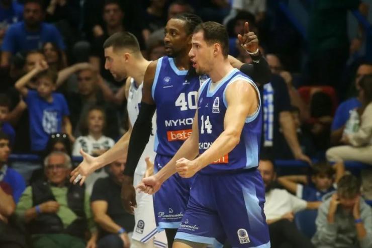 Κάτοικος Μυκόνου παραμένει ο Γιάννης Σιδηροηλίας 