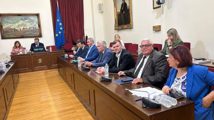Οι προτάσεις της ΕΝΠΕ για την ανάπτυξη των υδατοκαλλιεργειών στη Βουλή