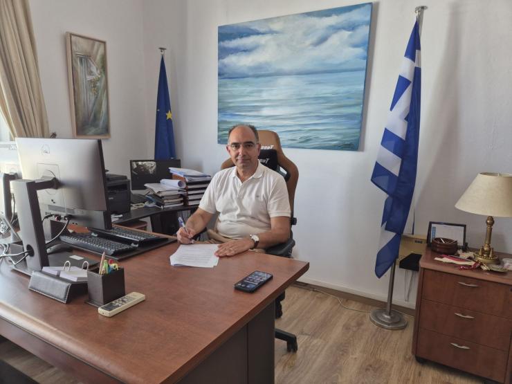 Υπογράφηκε η σύμβαση για το πλύσιμο οδών, πλατειών και κάδων στον Δήμο Πάρου