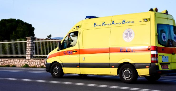Κω: Σε κρίσιμη κατάσταση 3χρονο παιδί που εγκλωβίστηκε σε πόρτα αυτοκινήτου