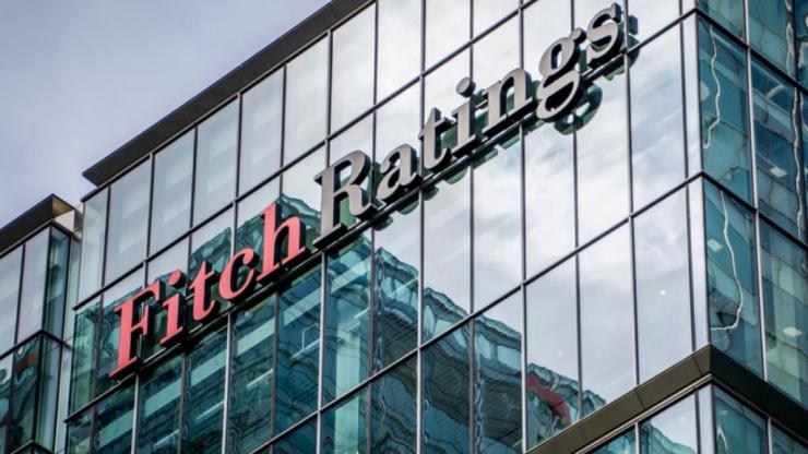Fitch: Η ισχυρή ελληνική οικονομία αναβαθμίζει το προφίλ των τραπεζών