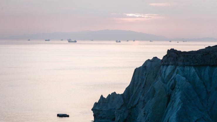 Γιατί η επόμενη κρίση στα Στενά του Ορμούζ ίσως δεν έχει ούτε πυραύλους ούτε βόμβες
