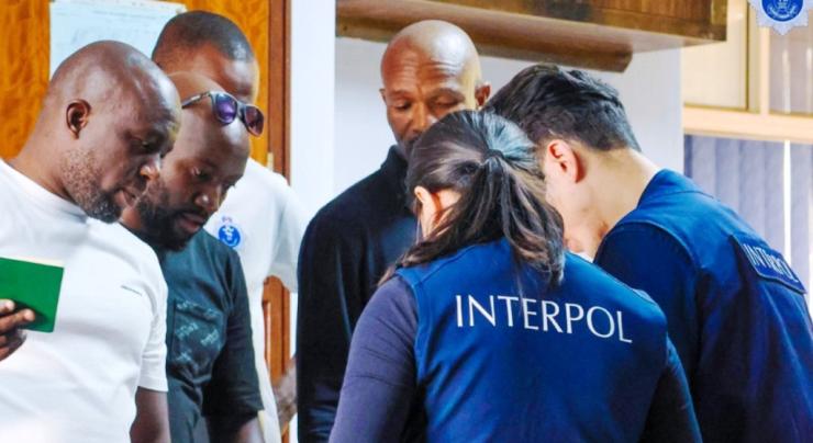 Η Interpol “ξήλωσε” διεθνή δίκτυα απάτης, από sextortion μέχρι fake επενδύσεις