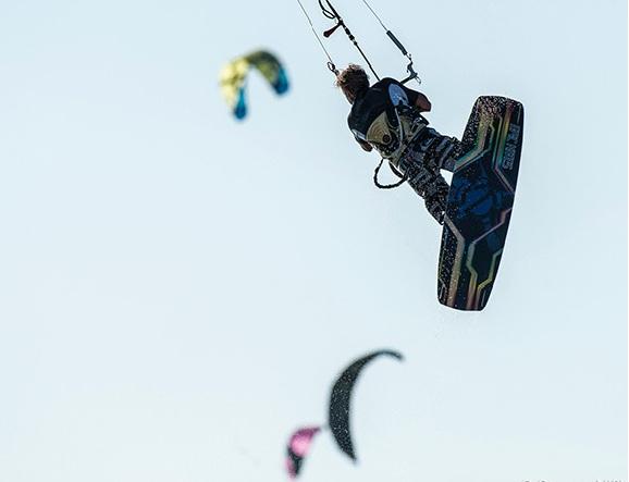Πάρος: Στους κορυφαίους προορισμούς για kite surfing από την TUI Musement και το Euronews