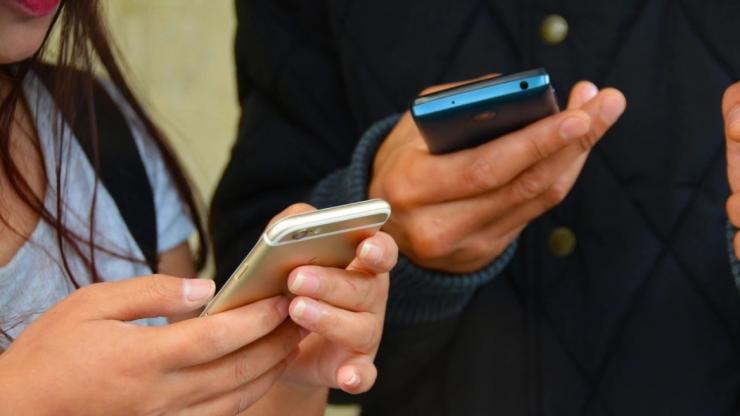 Νέα ηλεκτρονική απάτη: Μήνυμα στο WhatsApp «μολύνει» τα κινητά των χρηστών