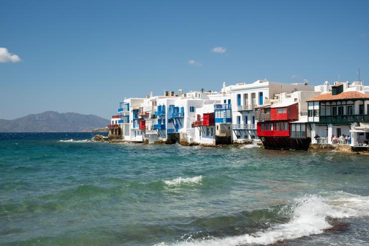 Νότιο Αιγαίο: Παραβάσεις για παράνομη κατάληψη αιγιαλού σε Μύκονο και Ρόδο