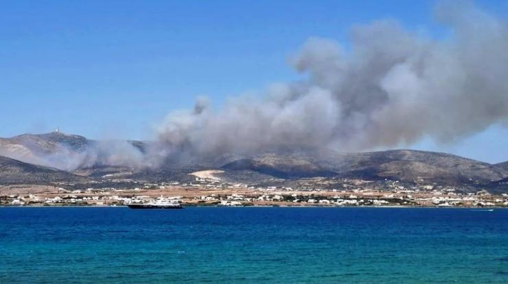 Εντολή για εκκένωση περιοχών από τη φωτιά στην Πάρο