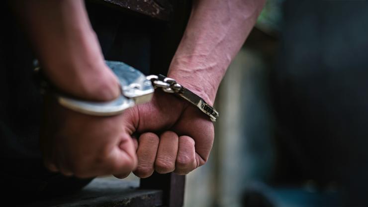 Συνελήφθη 25χρονος για αρπαγή και βιασμό ανήλικης