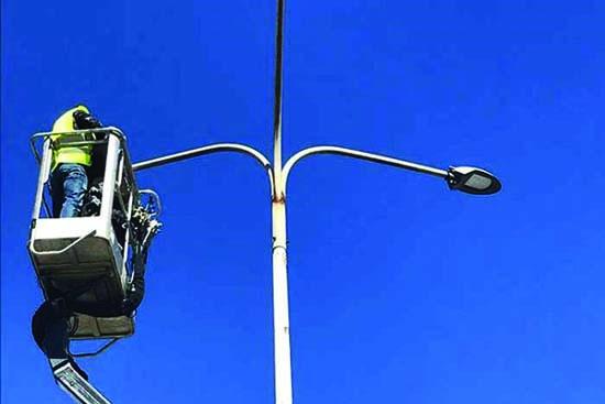 Παρεμβάσεις σε 960 σημεία του δημοτικού δικτύου φωτισμού της Τήνου
