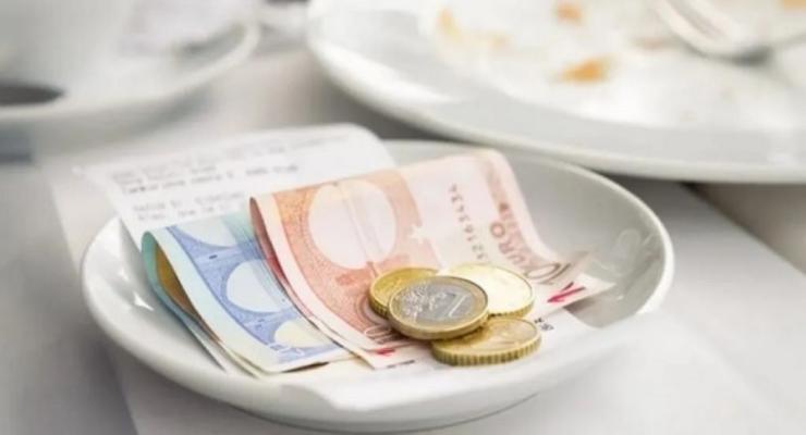 Φιλοδωρήματα: Οι αλλαγές μετά την αύξηση του αφορολόγητου ορίου