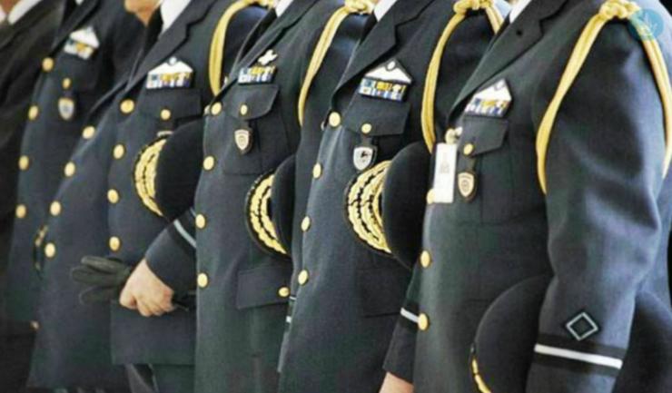 Ένστολοι: Ποιοι κερδίζουν από το νέο μισθολόγιο και πόσο αυξάνονται οι αποδοχές