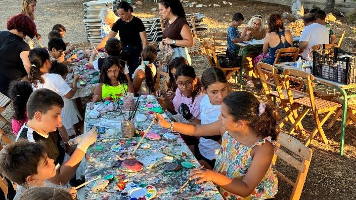 Οι «Μικροί Πικάσο από την Κάσο» συγκέντρωσαν χρήματα για το γήπεδο 5x5 του νησιού