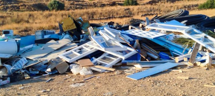 Στους δρόμους για τα απορρίμματα της Πάρου