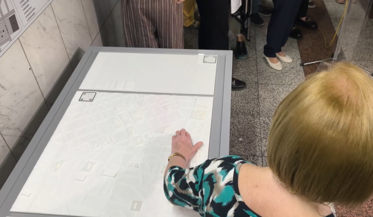 Νέος χάρτης με γραφή Braille στο Μετρό Συντάγματος για άτομα με οπτική αναπηρία