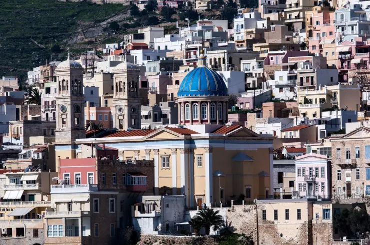 Τα νεοκλασικά της Σύρου εκπέμπουν ακόμη SOS