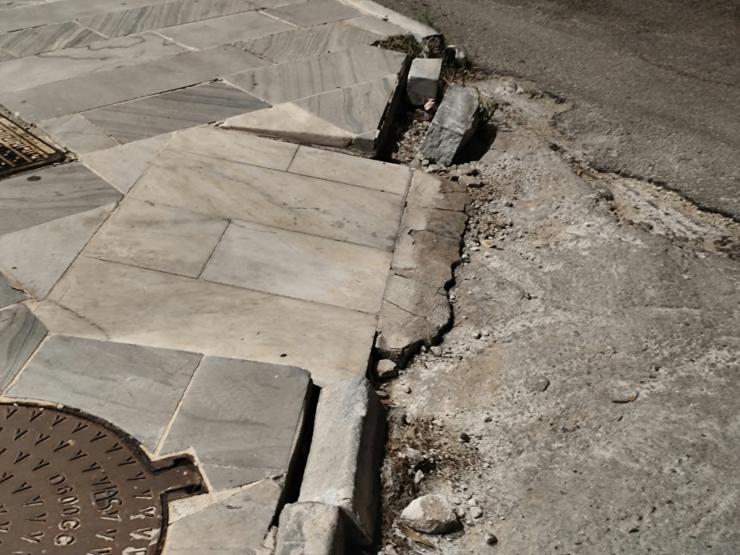 Επικινδυνότητα στις ράμπες ΑΜΕΑ στην Ηρώων Πολυτεχνείου 