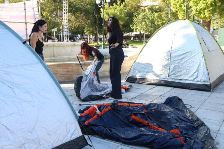 Σε εξέλιξη συγκέντρωση φοιτητών στο Σύνταγμα - Στήνουν σκηνές 
