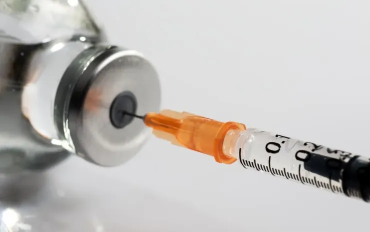 Στα φαρμακεία τα αντιγριπικά εμβόλια: Ποια είδη διατίθενται – Τι ισχύει για το ρινικό εμβόλιο στα παιδιά