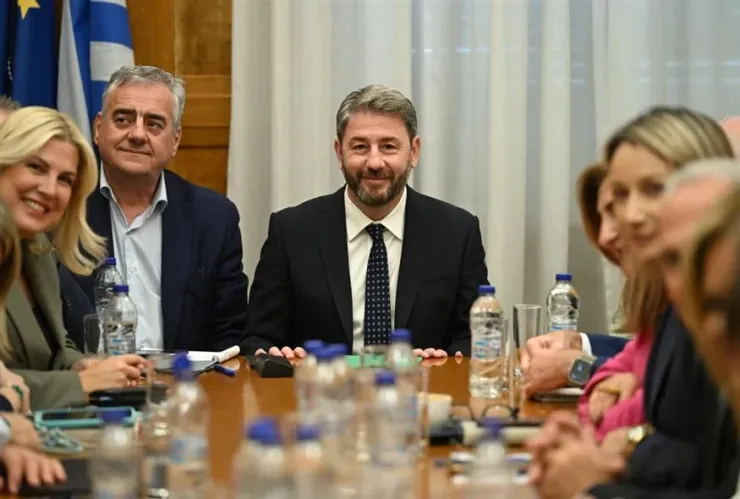 Αιχμές Ανδρουλάκη για Τσίπρα: «Μην παραχαράσσετε την Ιστορία - Ποια χώρα βγάλατε από τα μνημόνια;»