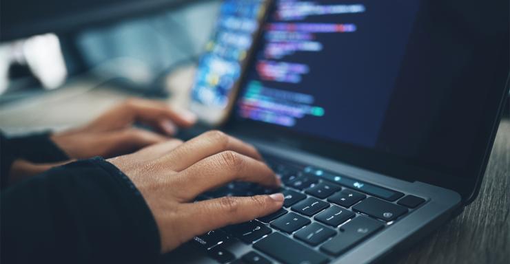Απάτες με όπλο την AI: Κλωνοποιούν φωνές συγγενών και αδειάζουν λογαριασμούς