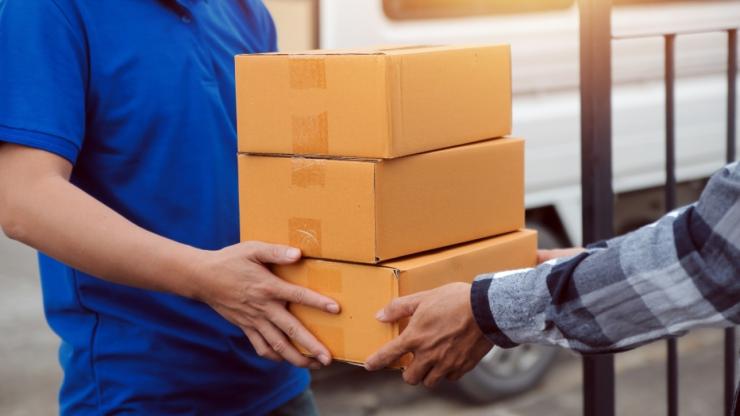 Τέλος τα μετρητά στις παραδόσεις δεμάτων με courier