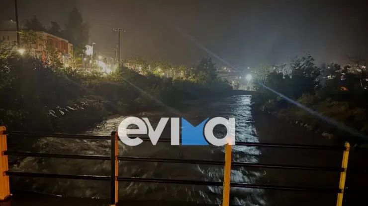 Δραματικές ώρες στη Βόρεια Εύβοια από την κακοκαιρία: Υπερχείλισε ο ποταμός Κηρέας