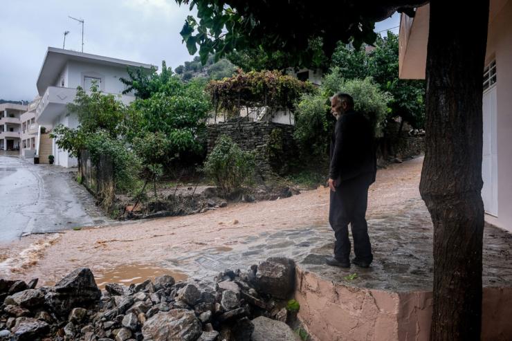 Καιρός: Ισχυρές βροχές και καταιγίδες σε Κρήτη και Δωδεκάνησα, με ανέμους έως 9 μποφόρ στο Αιγαίο, έως αύριο