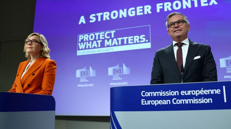 Η ΕΕ δίνει στη Frontex νέες εξουσίες για απέλαση μεταναστών από χώρες εκτός Ευρώπης