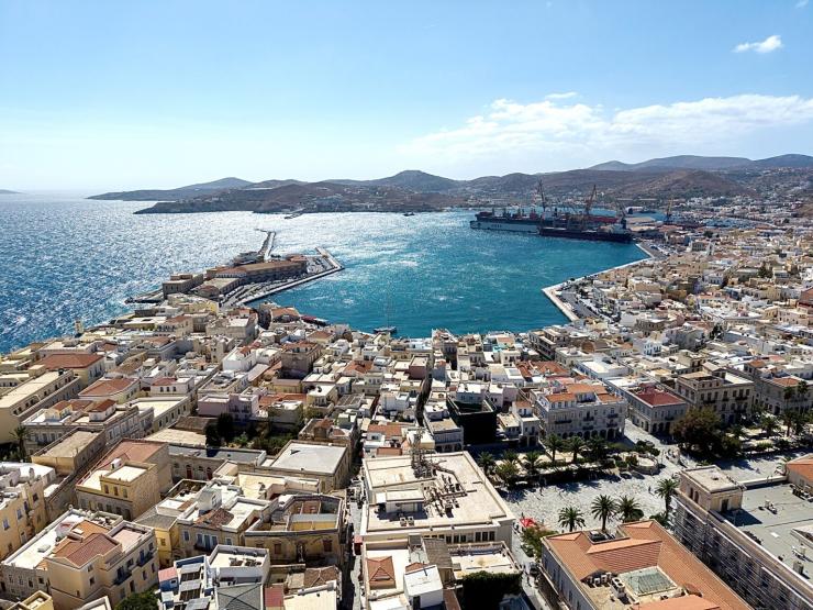 Travel.gr: Η “άγνωστη” Σύρος, από τον El Greco στα πρώτα μεικτά μπάνια στην Ελλάδα