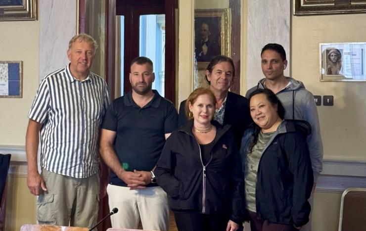 Σύρος: Διεθνής δημοσιογραφική αποστολή με τη συμμετοχή μεγάλων αμερικανικών μέσων